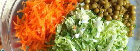 салат с савойской капустой, морковью и горошком. Шаг 3