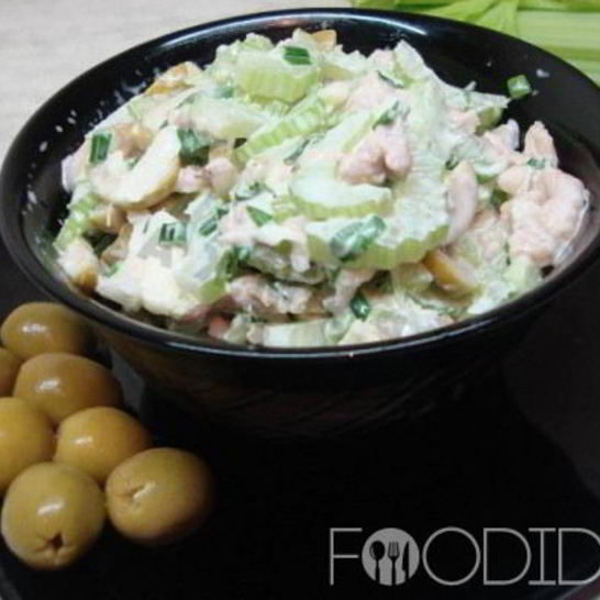 Рецепт салата с сельдереем, куриной грудкой и яблоками