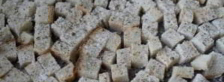 салат с сухариками и кукурузой. Шаг 2