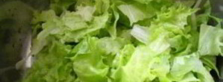 салат с сухариками и кукурузой. Шаг 4