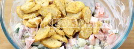 салат с сухариками праздничный. Шаг 3