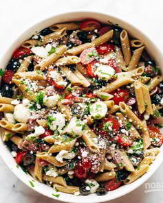 Салат с сыром и колбасой