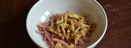 салат с ветчиной и грибами. Шаг 2