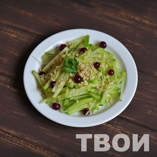 Рецепт салата с зеленой редькой и кедровыми орехами