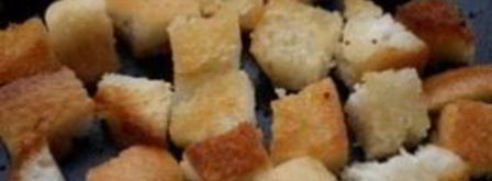 салат цезарь с красной рыбой. Шаг 2