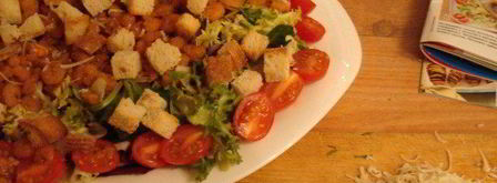 салат цезарь с креветками. Шаг 3