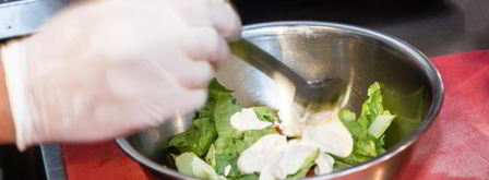 салат цезарь с куриной печенью. Шаг 7