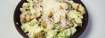 салат цезарь с курицей и сухариками. Шаг 7