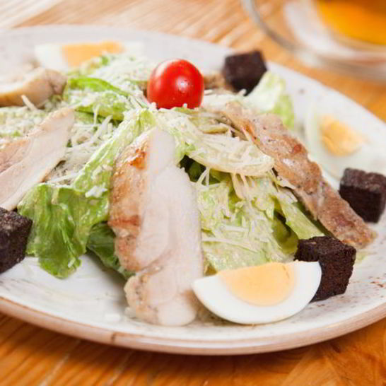 Рецепт салата цезарь с курицей