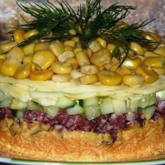 Рецепт слоеного салата осень с копченой колбасой