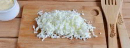 слоеный салат пчелкин. Шаг 3