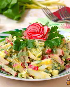 Весенний салат с яйцом и черемшой