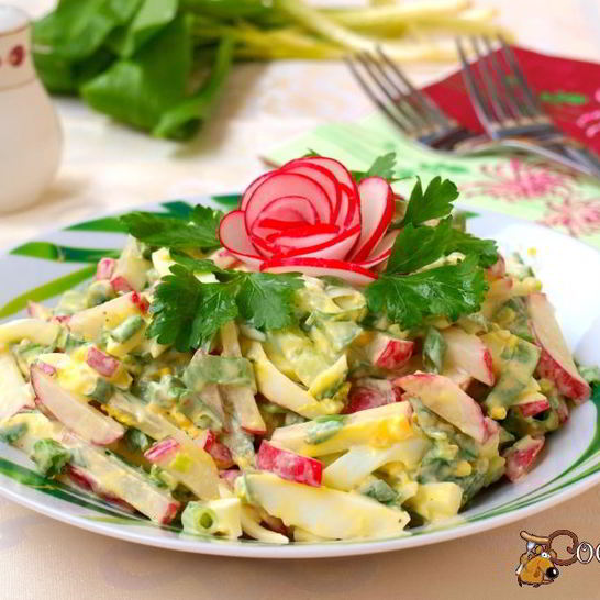 Рецепт весеннего салата с яйцом и черемшой