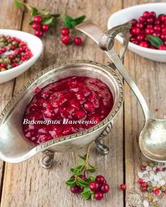 Брусничный соус к мясу с можжевельником