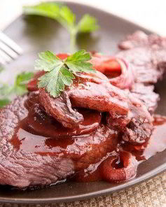 Горячий грибной соус с красным вином и тимьяном к мясу