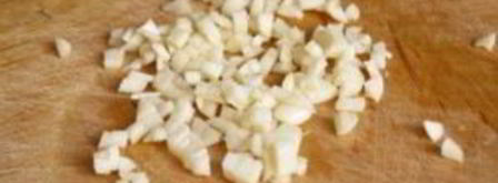 кефирный соус с чесноком. Шаг 2