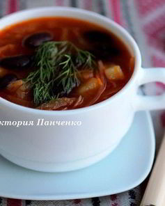 Борщ с фасолью и белыми грибами
