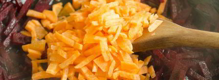 красный украинский борщ со свеклой. Шаг 8