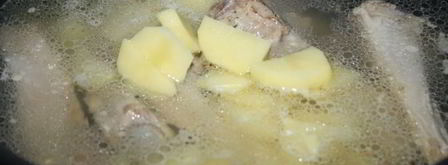 зеленый борщ со щавлем и маринованными огурцами. Шаг 2