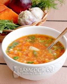 Чечевичный суп с курицей и помидорами