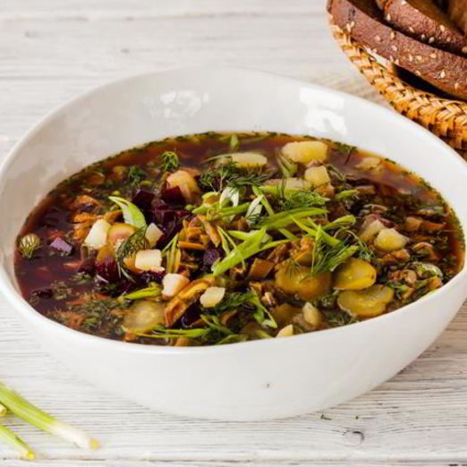 Грибной суп с огурцами и хреном на квасе