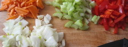 густой чечевичный суп с фрикадельками и беконом. Шаг 2