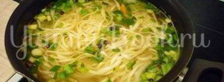 куриный суп с лапшой, имитирующий японскую кухню. Шаг 13