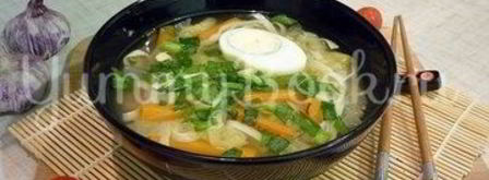 куриный суп с лапшой, имитирующий японскую кухню. Шаг 15