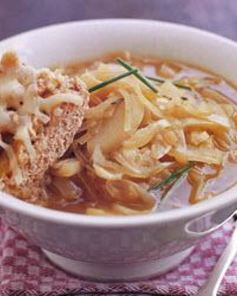 Луковый суп с сырными гренками