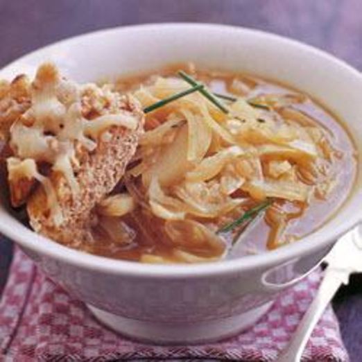 Луковый суп с сырными гренками