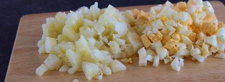 окрошка на кефире с колбасой. Шаг 10