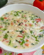 Окрошка с курицей и помидорами