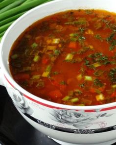 Острый суп с рисом и томатной пастой