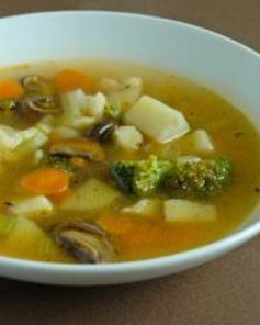Легкий овощной суп с шампиньонами