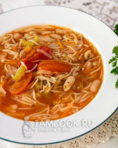 Овощной суп с фасолью и макаронами