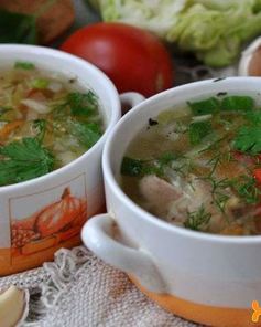 Щи из курицы со свежей капустой