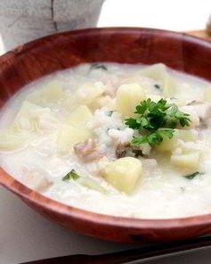 Сливочный суп из рыбы с грибами и кольраби