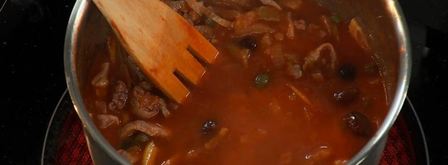 солянка мясная с каперсами. Шаг 6