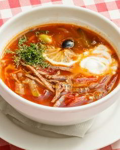 Солянка с говяжьим сердцем и беконом