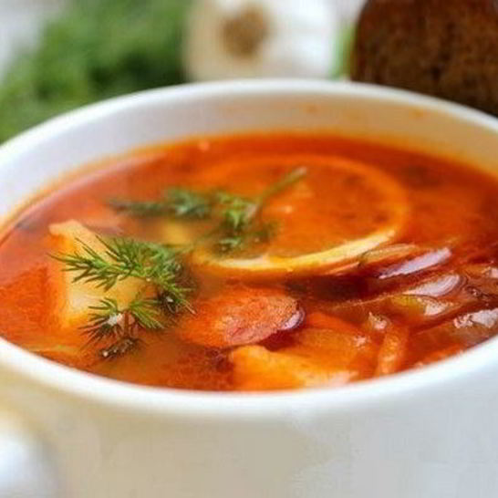 Рецепт сытной солянки с овощами и колбасой