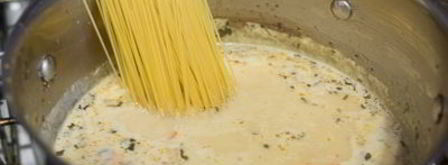 суп из лосося с лапшой в тайском стиле. Шаг 10