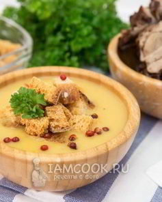 Гороховый суп-пюре с копчеными ребрышками