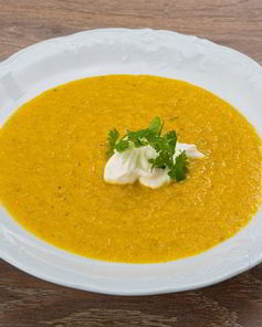 Морковный суп-пюре с кориандром
