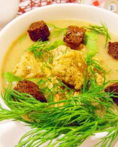 Суп-пюре из фасоли с индейкой и чесночными гренками