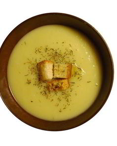 Суп-пюре из картофеля и лука-порея с крутонами