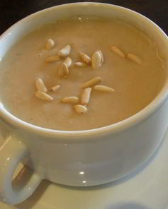 Суп-пюре из пастернака с кедровыми орешками