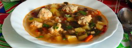 суп с куриными фрикадельками, свекольными листьями и перловкой. Шаг 12