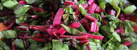 суп с куриными фрикадельками, свекольными листьями и перловкой. Шаг 3