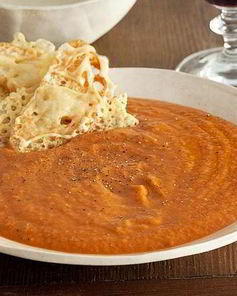 Суп с запеченным чесноком, помидорами и сыром