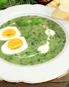 Традиционный немецкий суп из кервиля